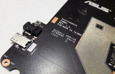 Carte mère avec connecteur usb et prise casque